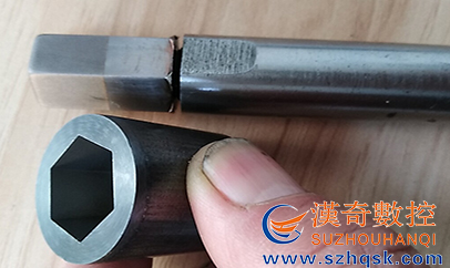 全數(shù)控鏡面火花機(jī)HQ-400K加工鎢鋼汽車緊固件